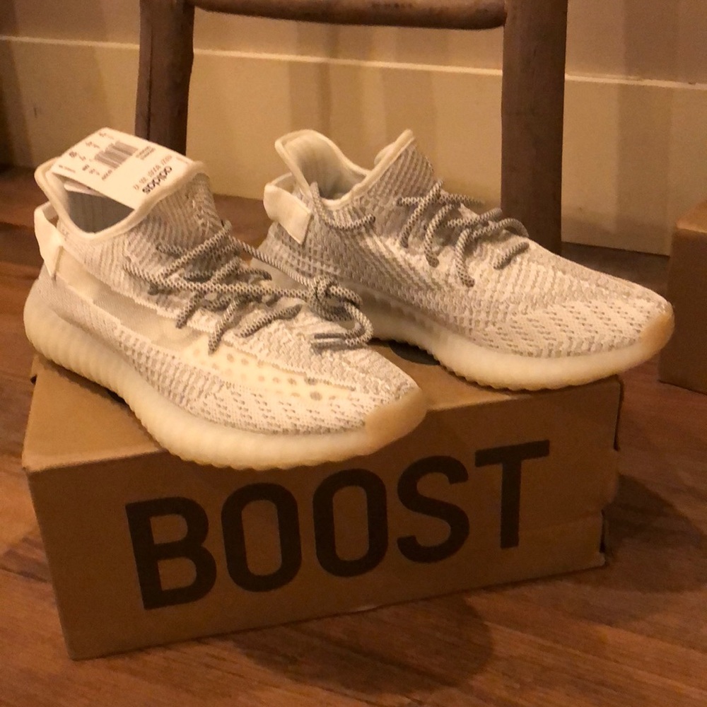 YEEZY BOOST 350 V2